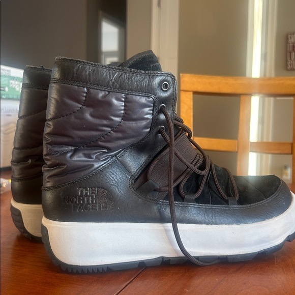 North Face Suede Primaloft 200 Gram waterproof lace up Boots size 9 main image 5